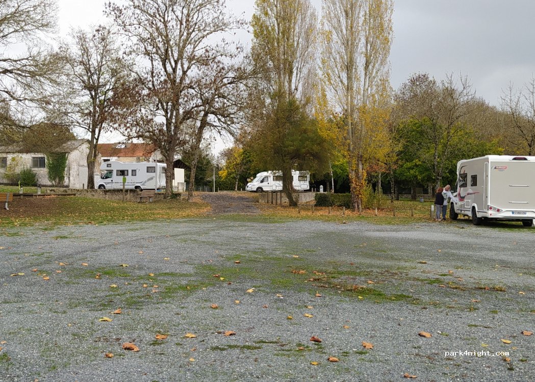 (17430) Tonnay-Charente - Quai des Capucins — foto