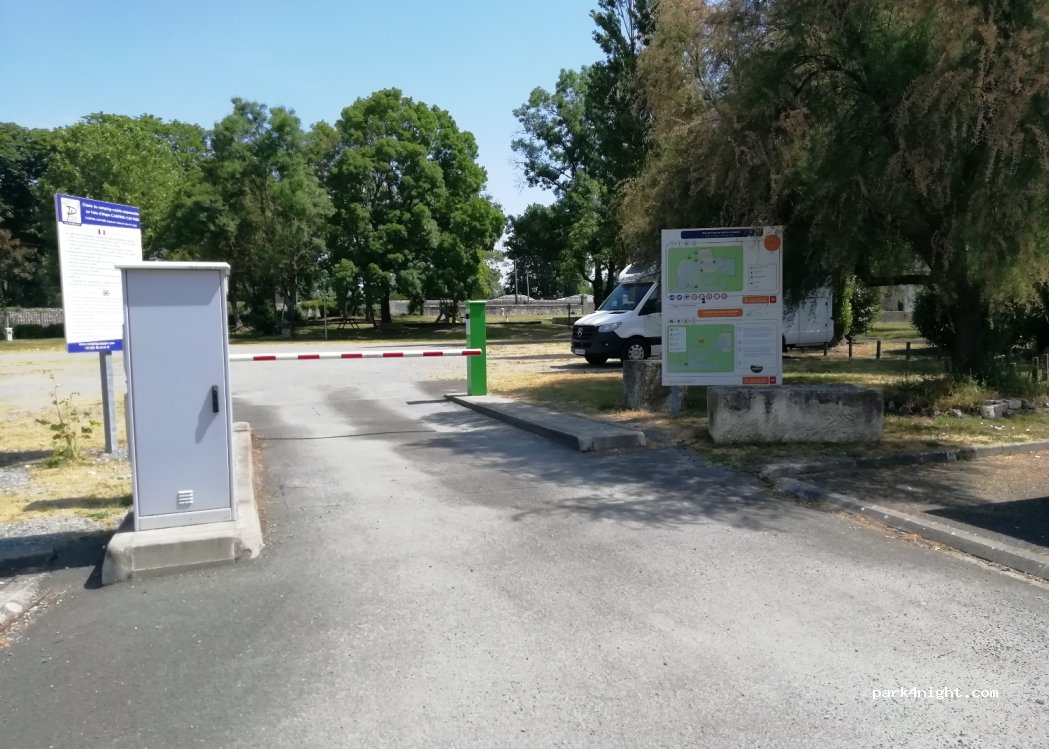 (17430) Tonnay-Charente - Quai des Capucins — foto 3
