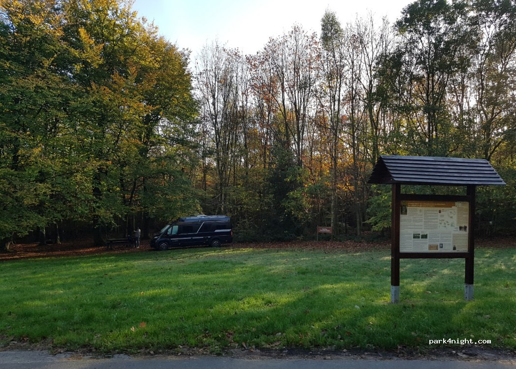 (27440) Lisors - Unnamed Road — foto