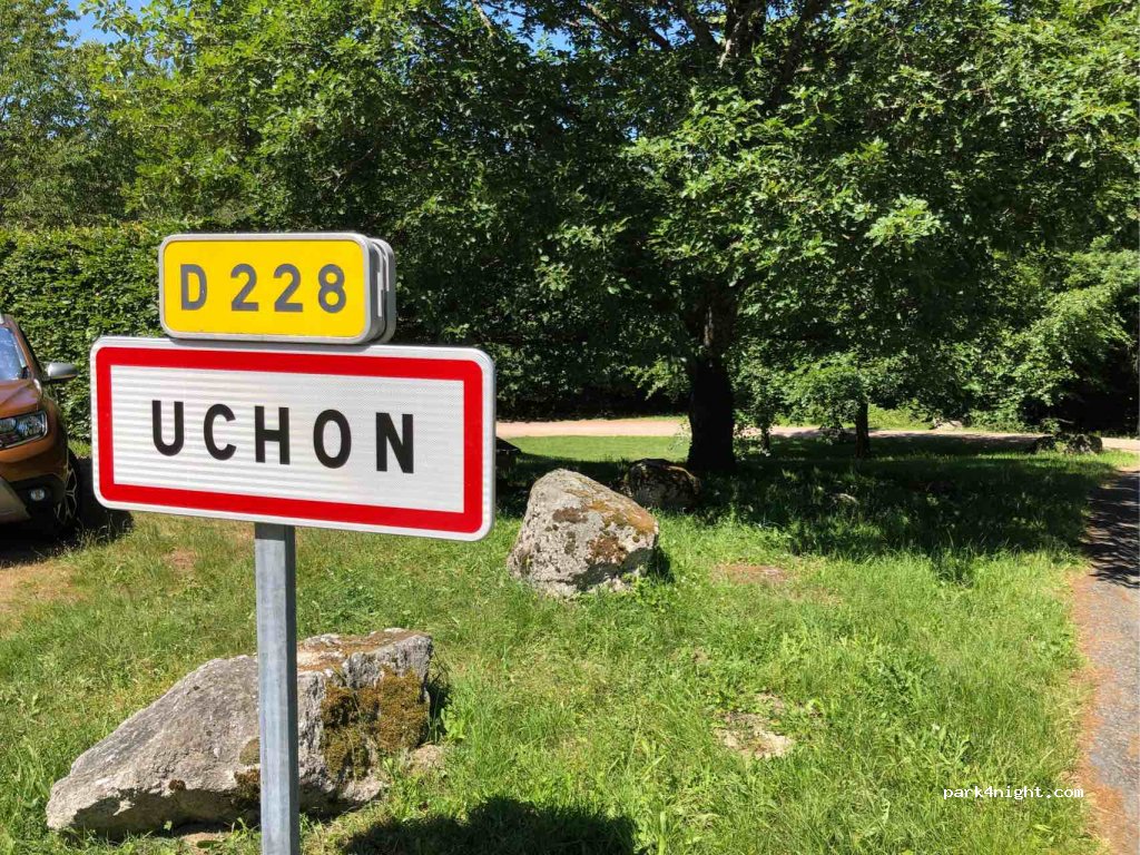 (71190) Uchon - Le Bourg — foto