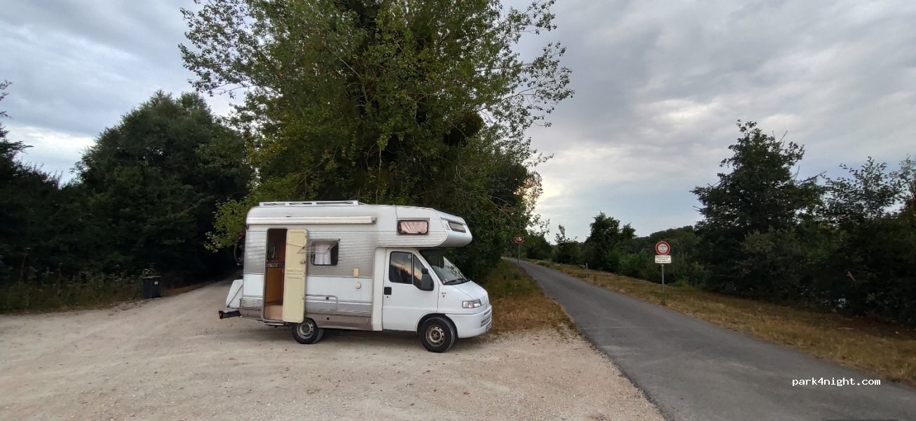 (77114) Noyen-sur-Seine - Chemin du Pré aux Boeufs — foto