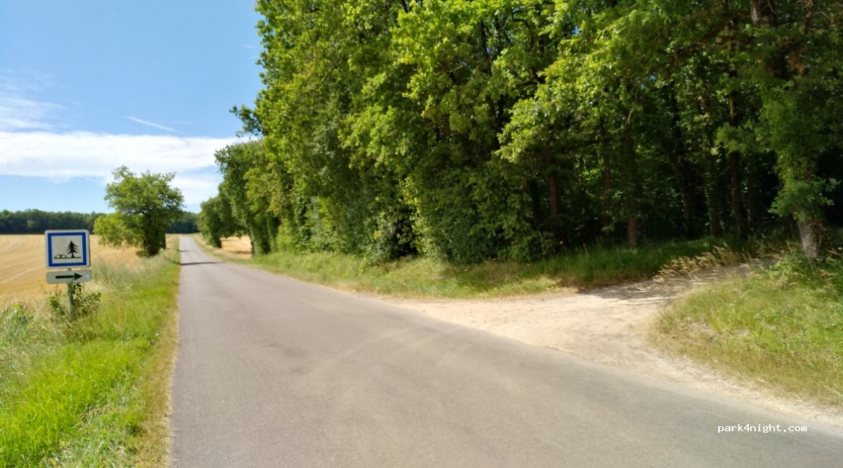 (16170) Rouillac - Route de Châteauneuf — foto