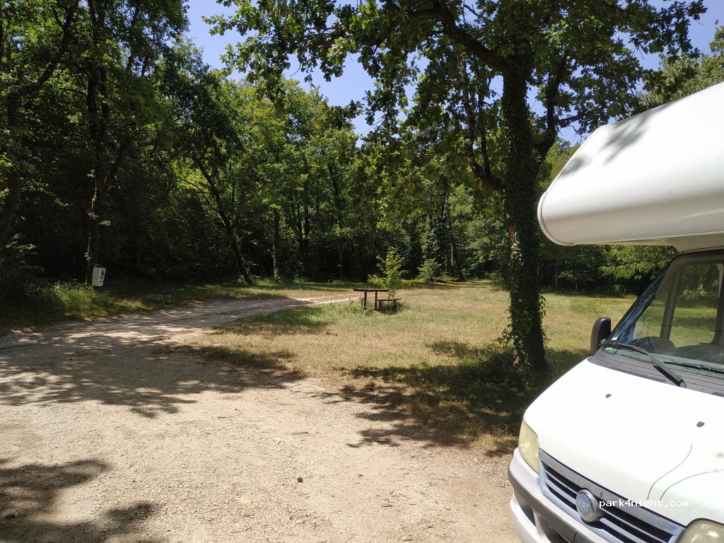 (16170) Rouillac - Route de Châteauneuf — foto 2