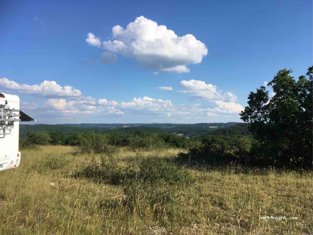 (24570) Condat-sur-Vézère - Unnamed Road — foto 2