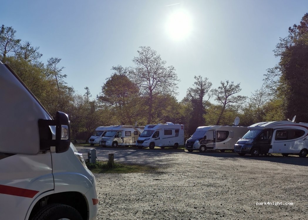 (40160) Parentis-en-Born - 68-74 Route des campings — foto 3