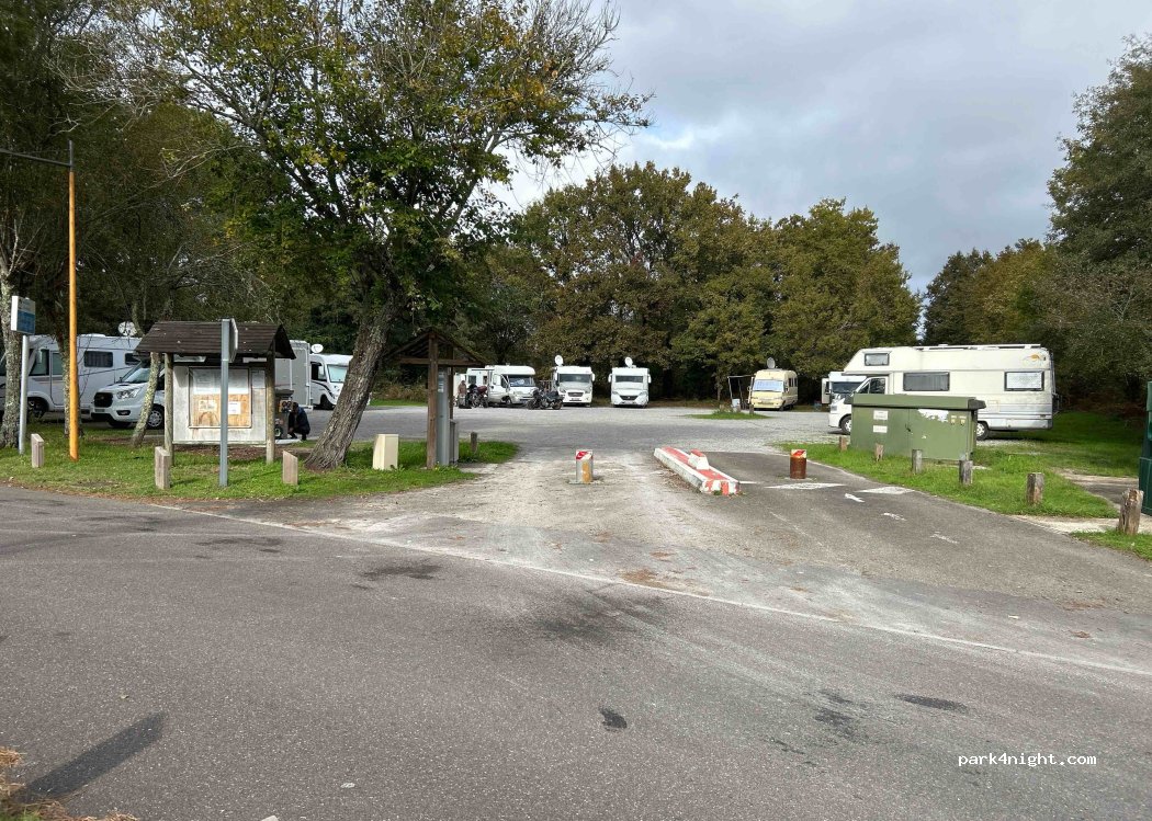 (40160) Parentis-en-Born - 68-74 Route des campings — foto 4