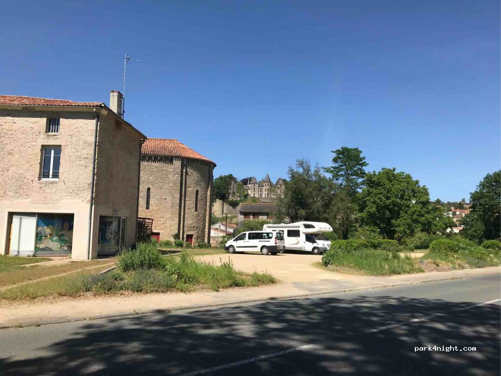 (79300) Bressuire - 10 Boulevard de Nantes — foto