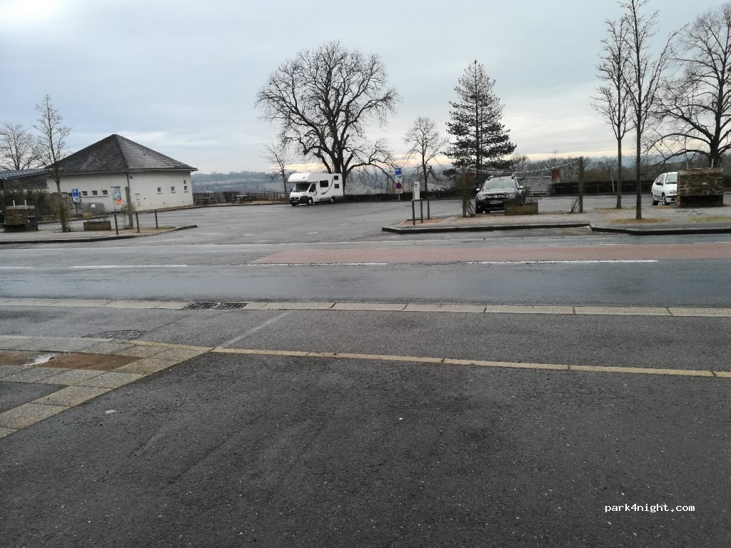 (18270) Culan - 16 Place du Champ de Foire — foto 2