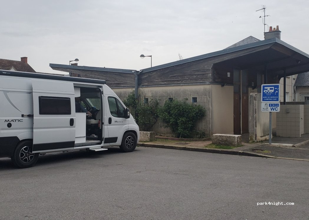 (18270) Culan - 16 Place du Champ de Foire — foto 3