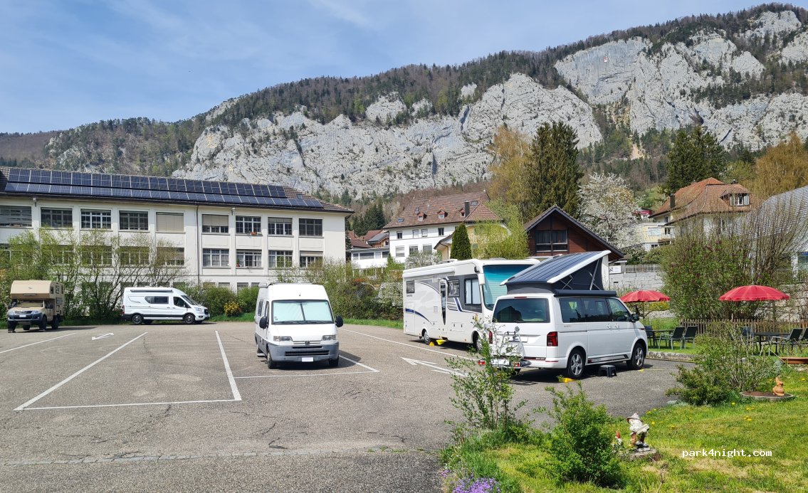 Hirschenparkplatz Welschenrohr — foto 2