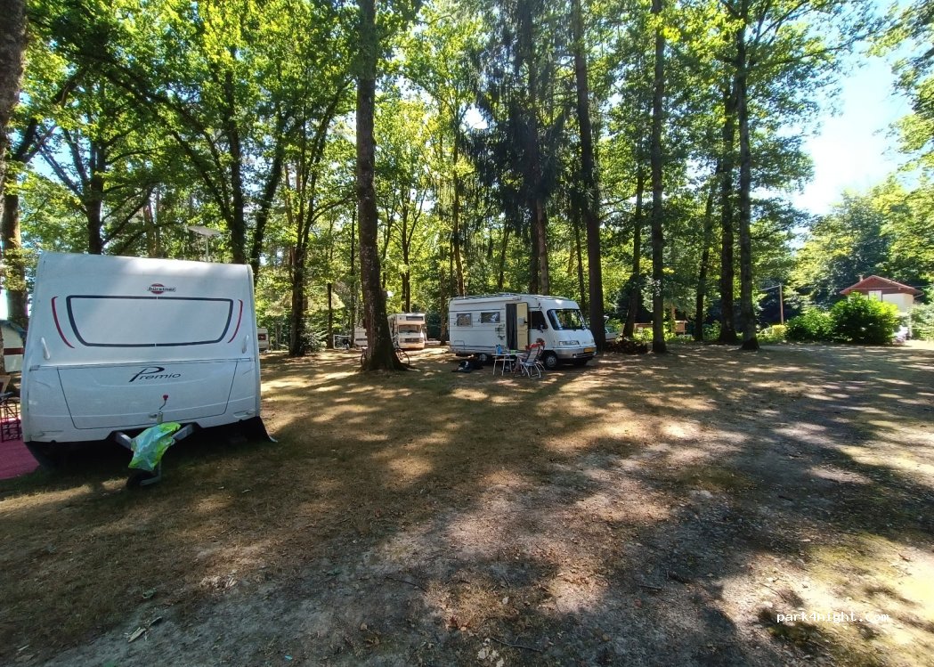 Camping et Chalet - Les Amis de la Nature – Bouzey — foto 3