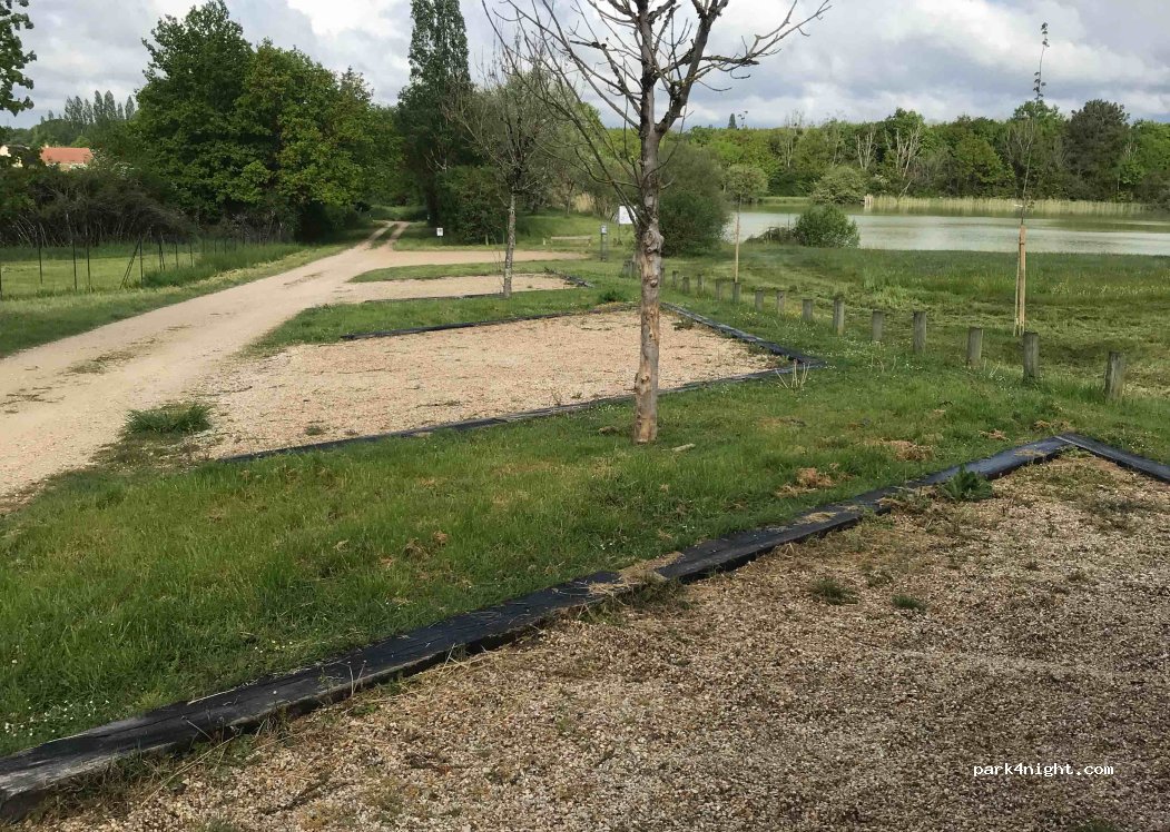 Aire de camping-car Montrieux-en-Sologne — foto 4