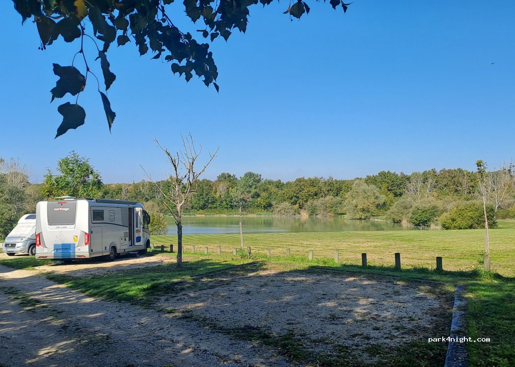 Aire de camping-car Montrieux-en-Sologne — foto 5