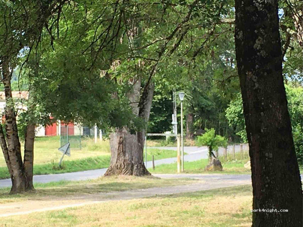(24500) Eymet - Route du Stade — foto 3