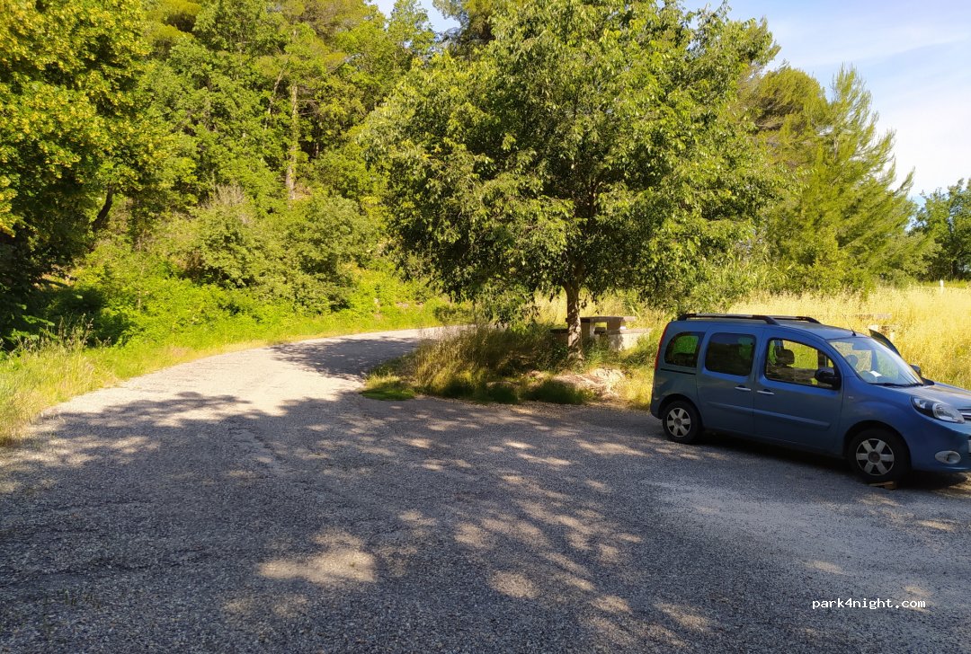 (84480) Bonnieux - Route de Menerbes — foto
