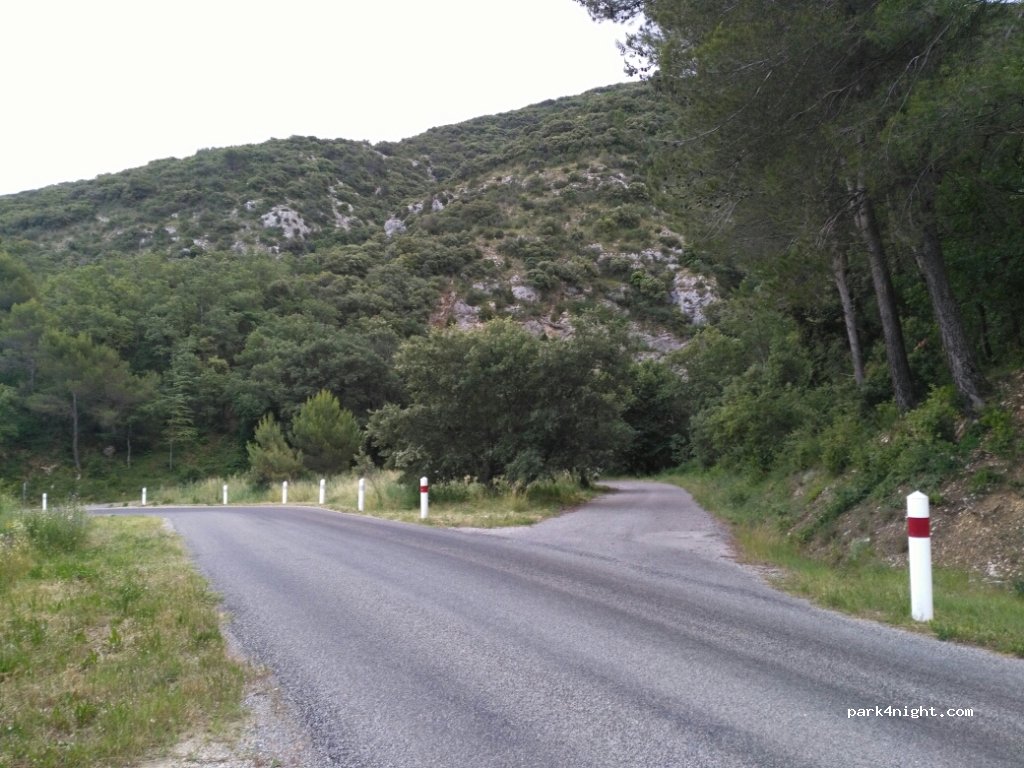 (84480) Bonnieux - Route de Menerbes — foto 2