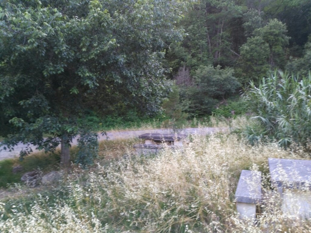 (84480) Bonnieux - Route de Menerbes — foto 4