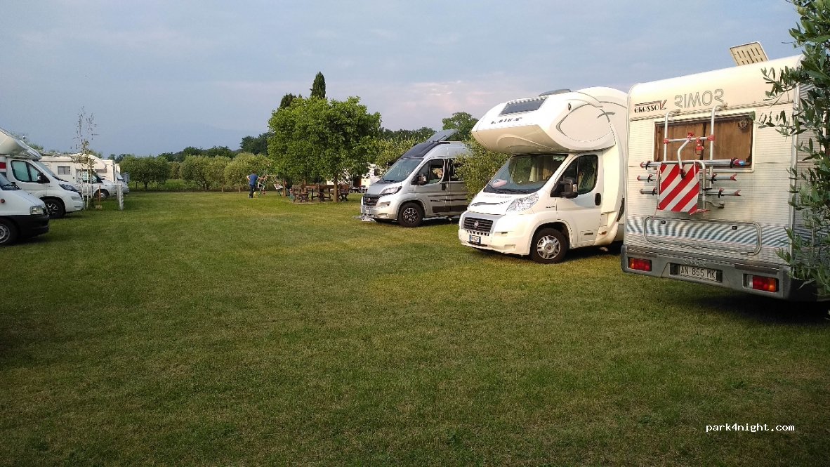 Aire de camping-car Manerba del Garba — foto