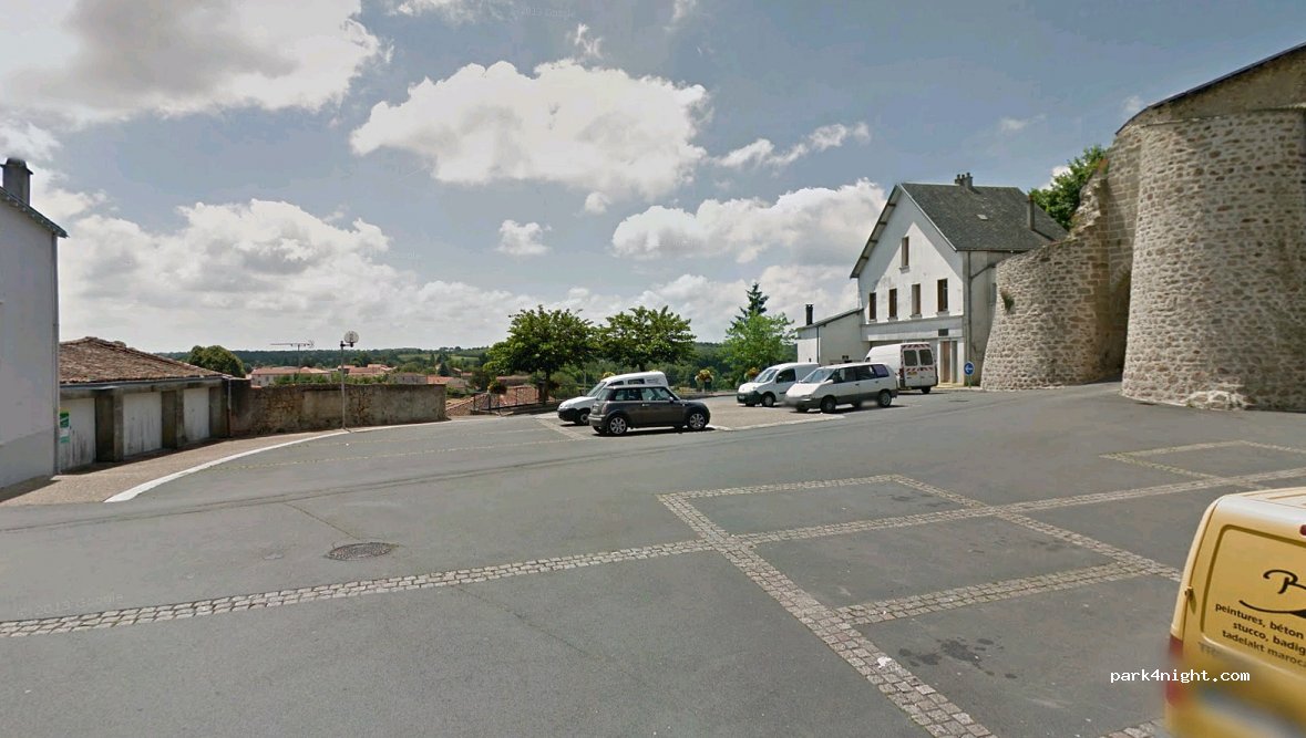(79700) Mauléon, Deux-Sèvres - 11 Place du Château — foto 2