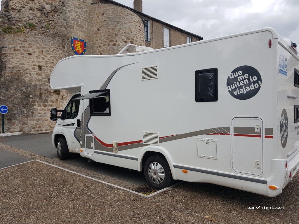 (79700) Mauléon, Deux-Sèvres - 11 Place du Château — foto 3