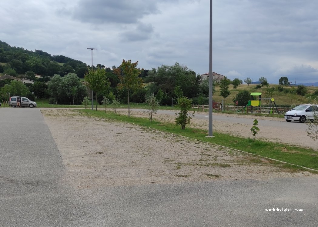 (09600) Montbel - 2 Place Théophile Delcassé — foto 3