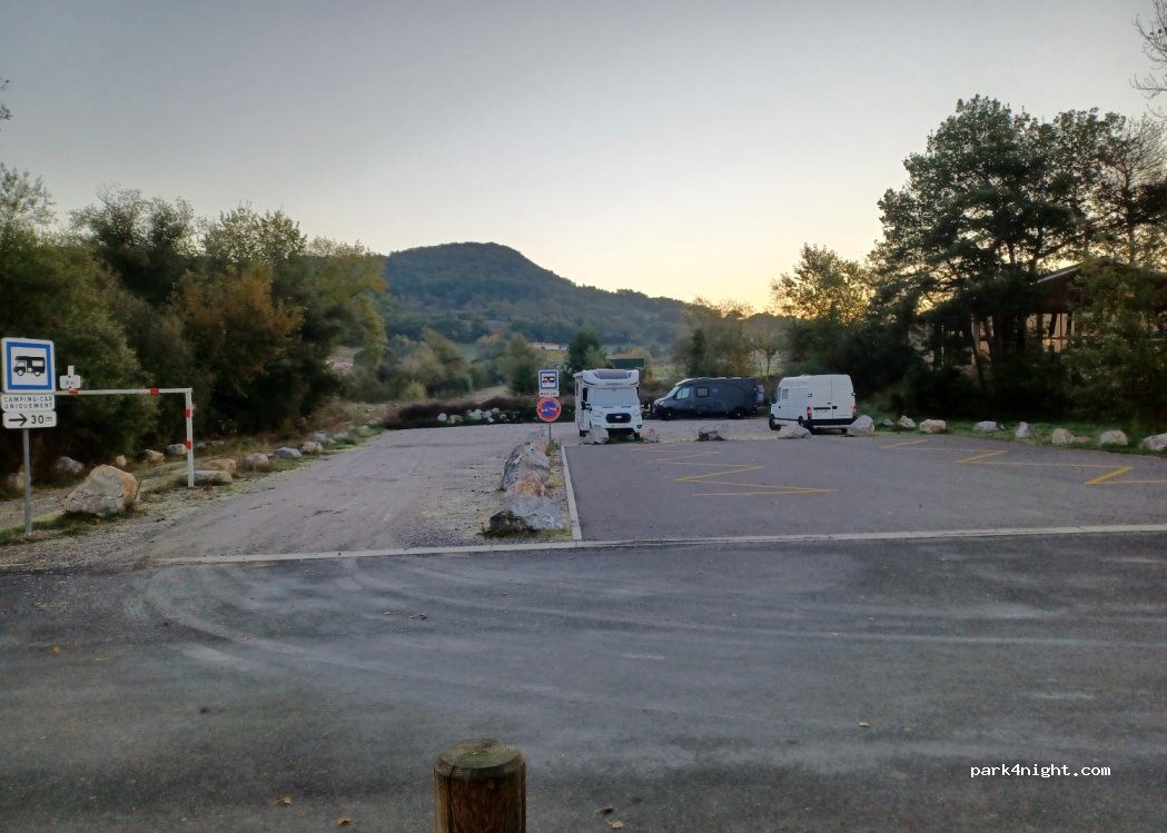 (09600) Montbel - 2 Place Théophile Delcassé — foto 5