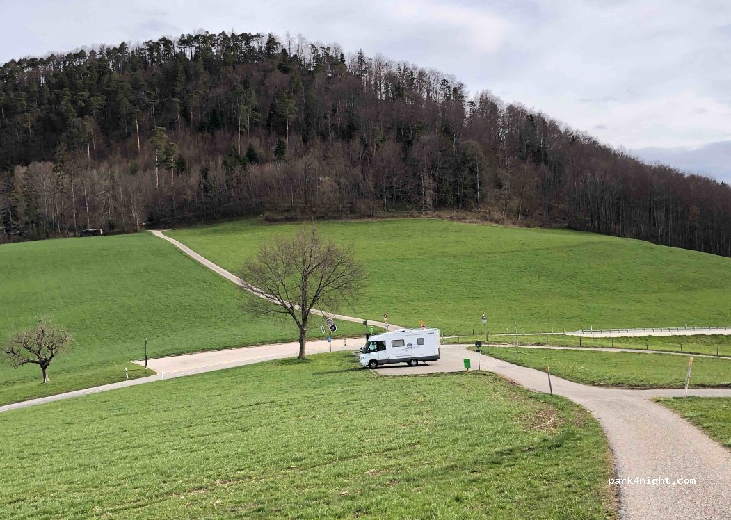 Parkplatz Eichhöhe Reigoldswilerstrasse — foto