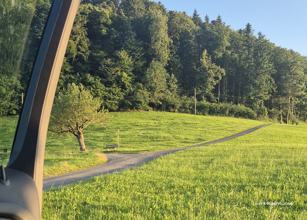 Parkplatz Eichhöhe Reigoldswilerstrasse — foto 3