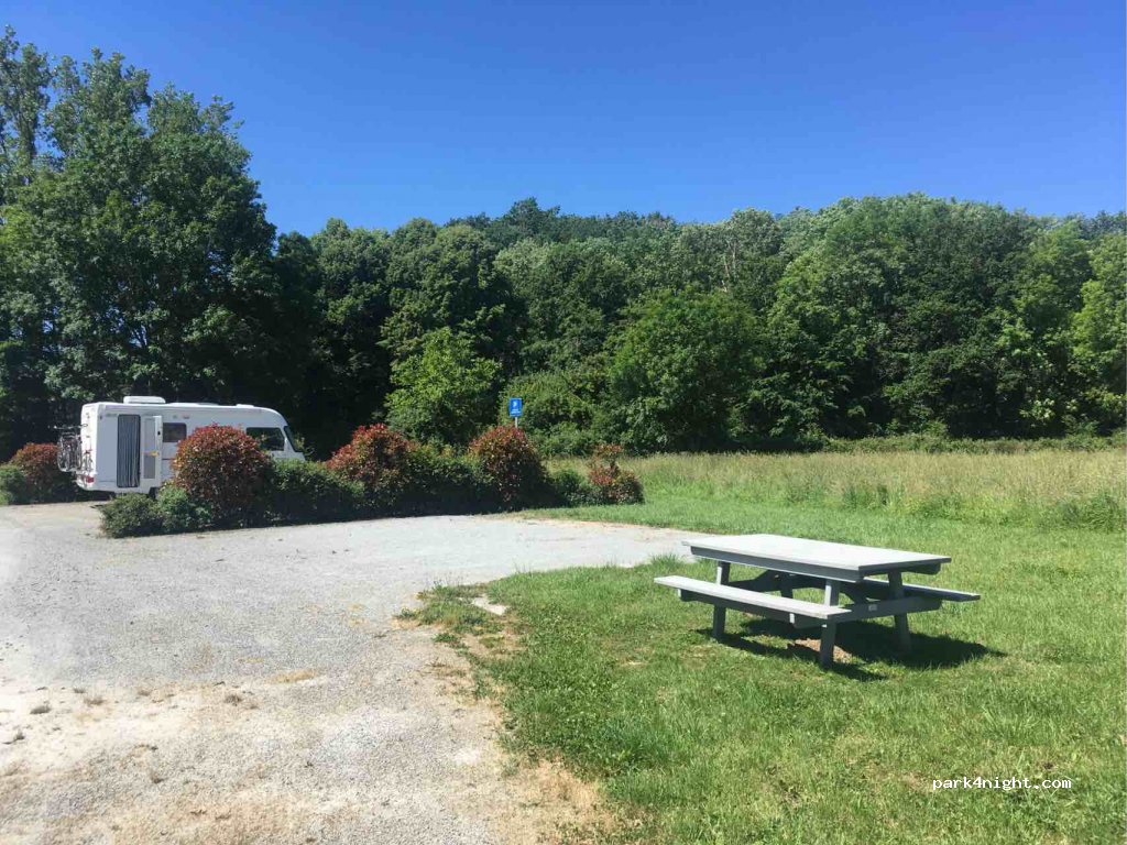 Aire de camping cars Thollet — foto