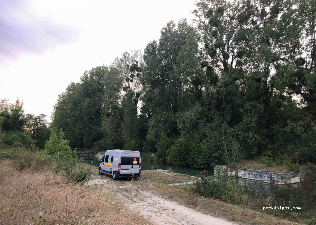 (77118) Bazoches-lès-Bray - Derrière l'Écluse — foto 3