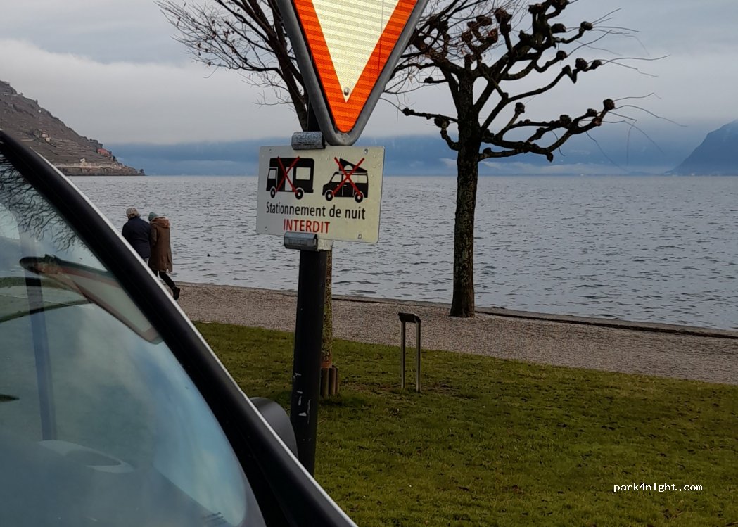 (1096) Bourg-en-Lavaux - 1 Place d'Armes — foto 2