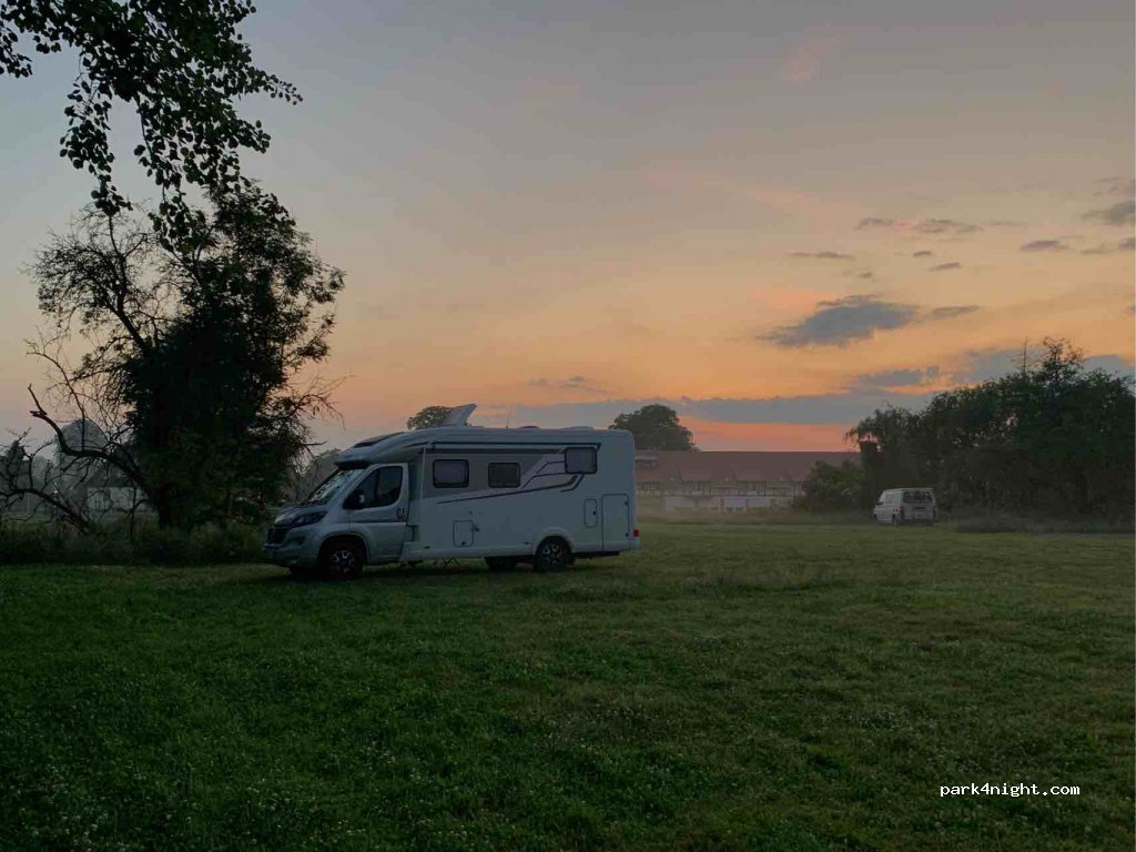 Wander- und Wohnmobilparkplatz Ostrauer Hof — foto