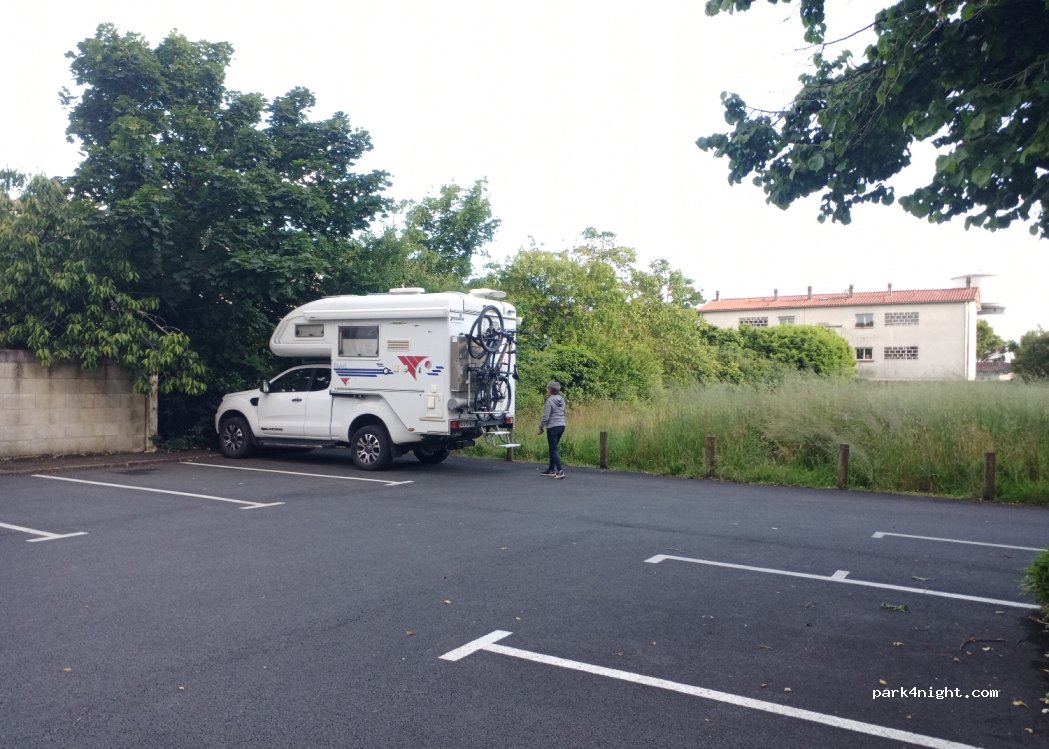 (79000) Niort - 1 Rue des Grands Champs — foto