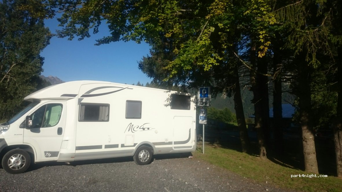 Aire de camping-car du Centre sportif de la patinoire — foto
