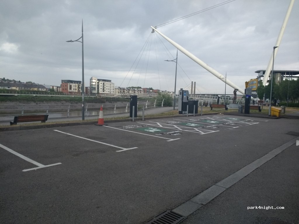 (NP20 1DL)  - 30 Upper Dock Street — foto