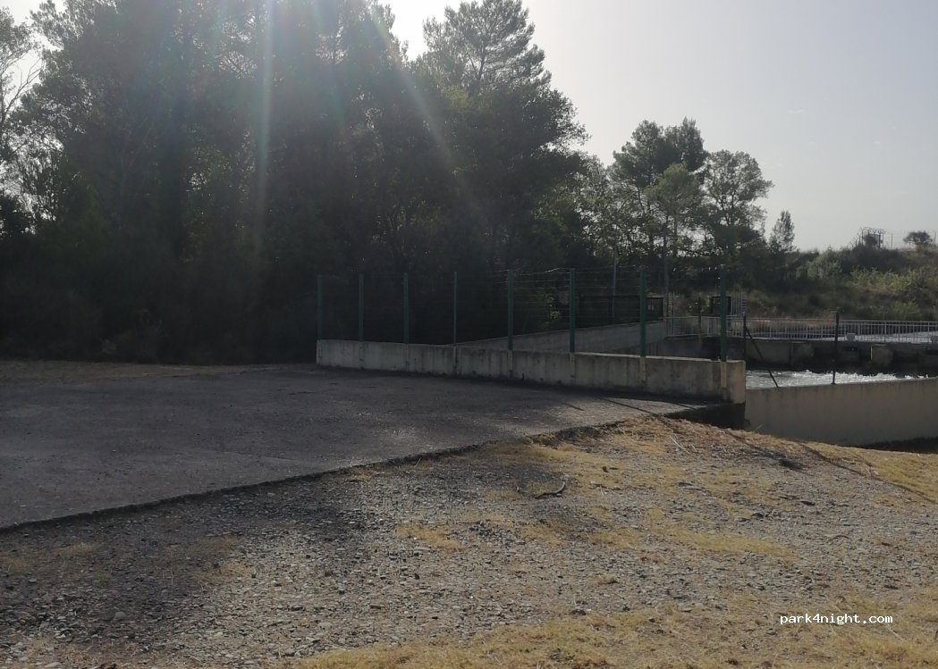 (84360) Mérindol - Chemin des Bas Isclons — foto