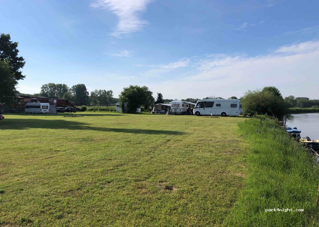 Camping zum alten Fährhaus — foto