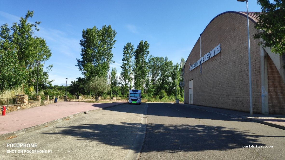(24492) Cubillos del Sil - 9 Avenida Pabellon de Deportes — foto