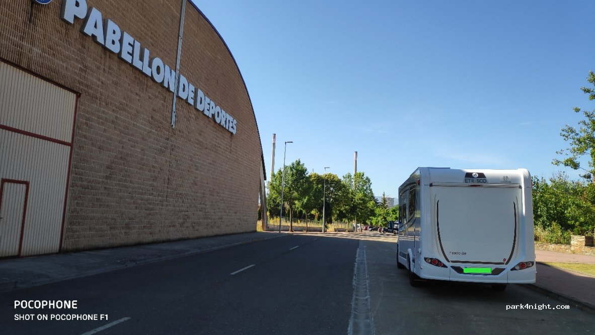 (24492) Cubillos del Sil - 9 Avenida Pabellon de Deportes — foto 2