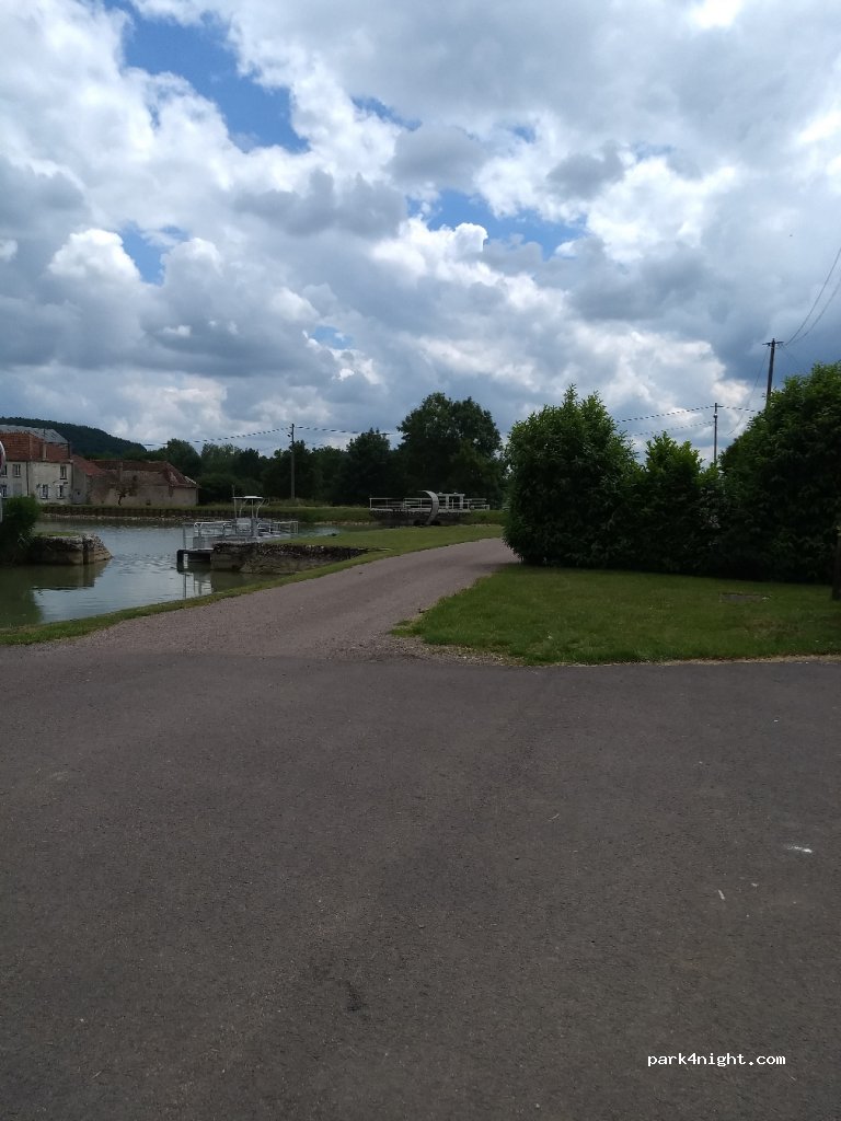 (21320) Pouilly-en-Auxois - 1 Rue de la Coopérative — foto