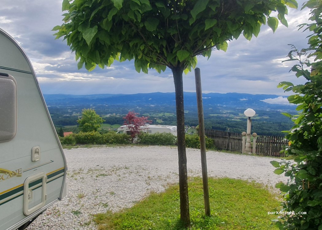 Weinberg.- Naturpark. - Panoramacamping sausalerland hl — foto 4