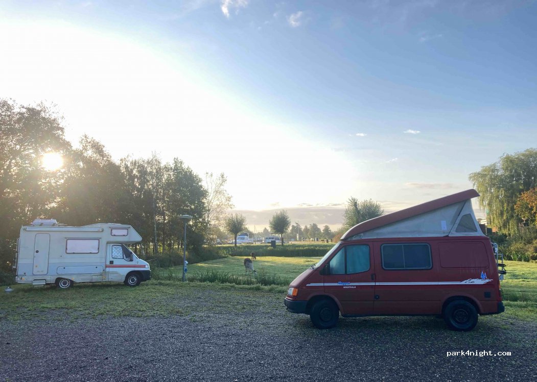 Camperplaats Westerdijk Earnewald — foto 2