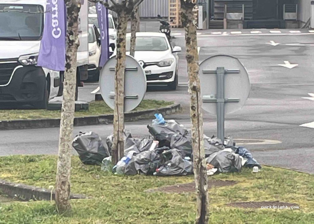(24200) Sarlat-la-Canéda - La Croix Rouge — foto 4