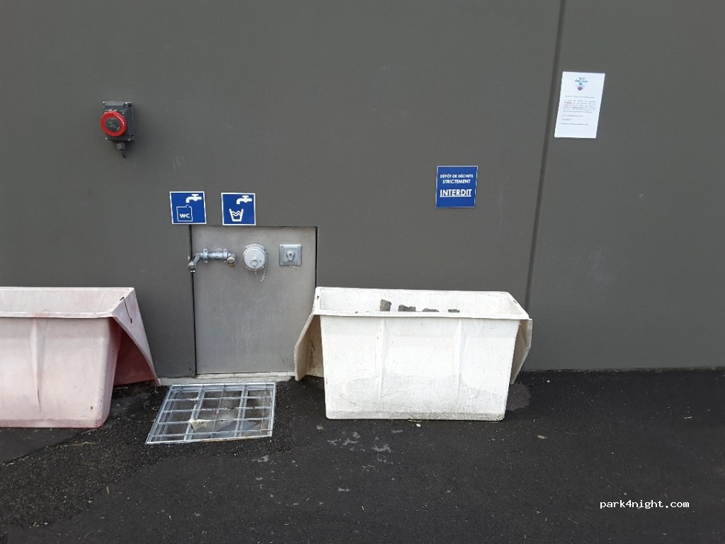 (53200) Château-Gontier-sur-Mayenne - 24 Rue des Martyrs de la Résistance — foto