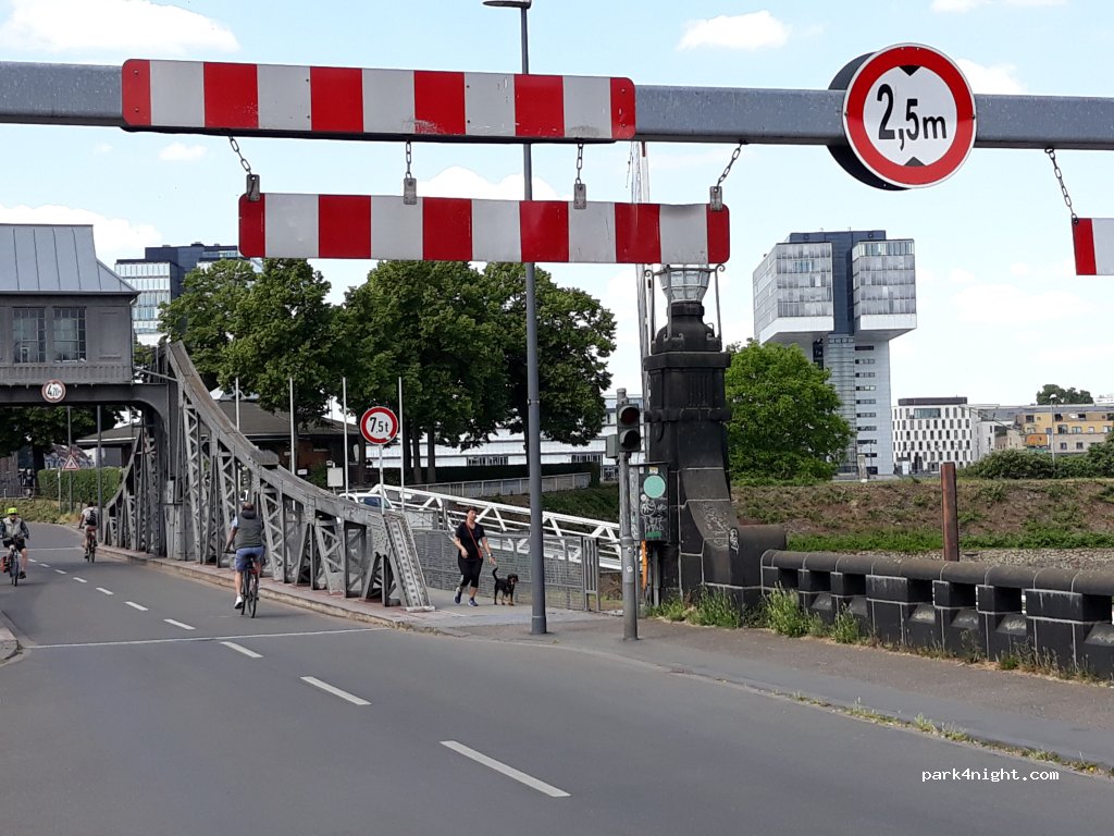 (50679) Köln - Alfred-Schütte-Allee — foto 2