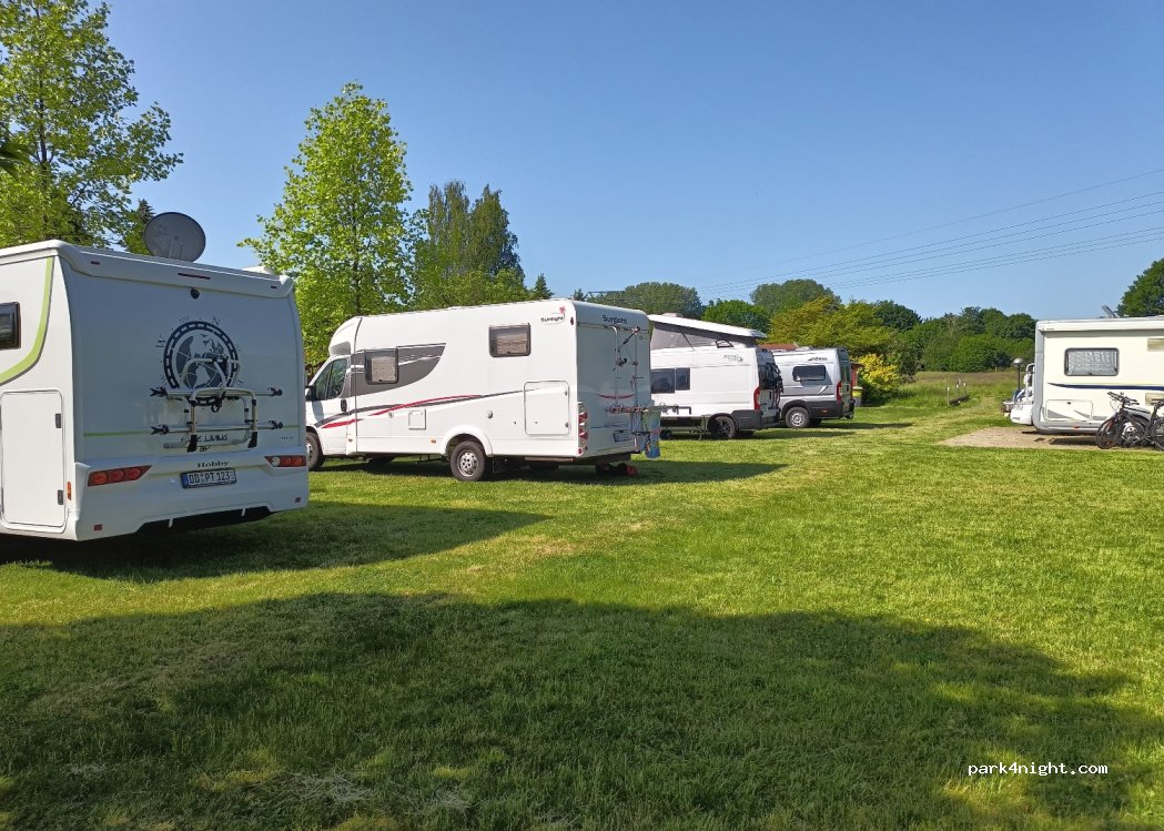 Wohnmobilstellplatz Am HüttenCamp — foto 3