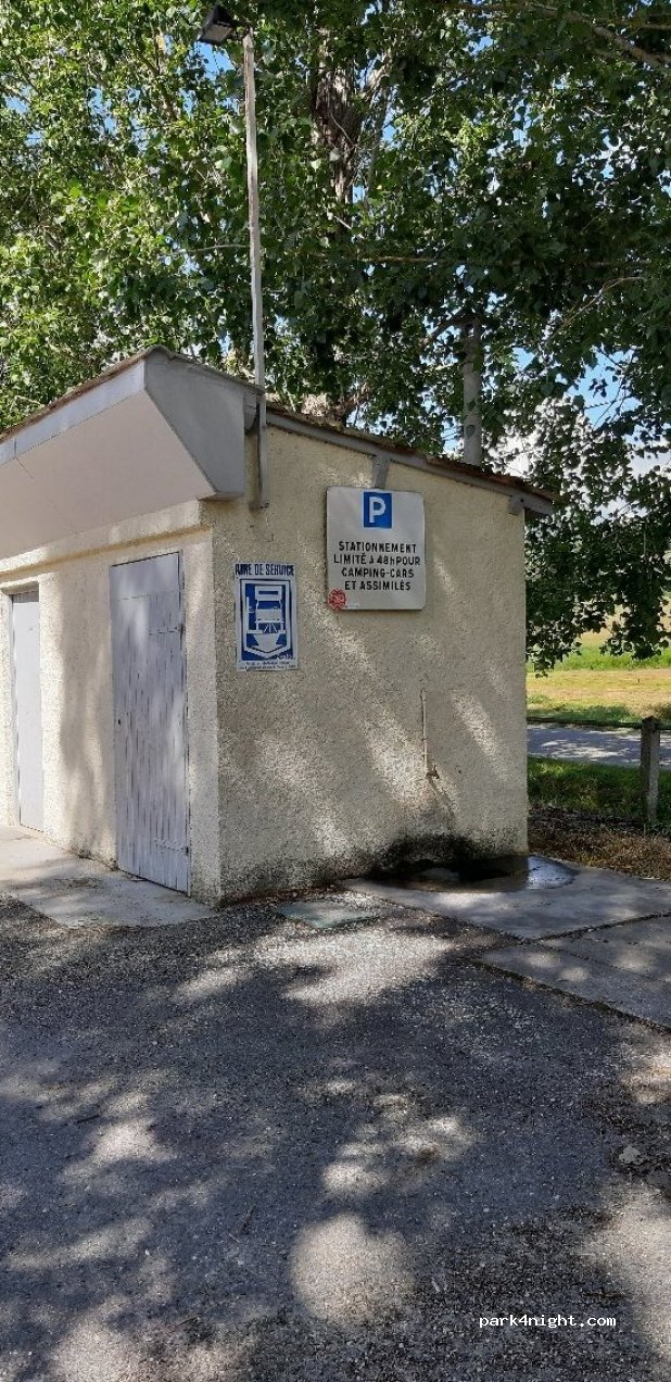 Aire de camping-car Lauzerte — foto