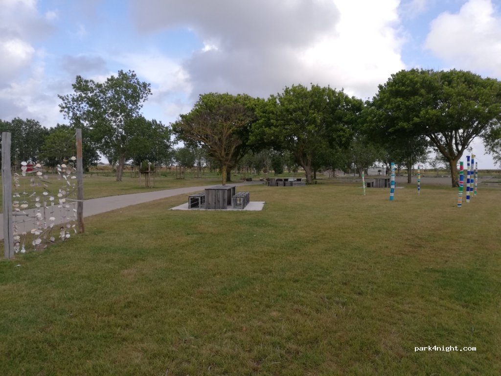(85460) La Faute-sur-Mer - 13 Pl. du Docteur Pacaud — foto 2