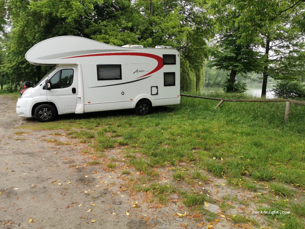 (22-470) Zwierzyniec - 1A Szkolna — foto