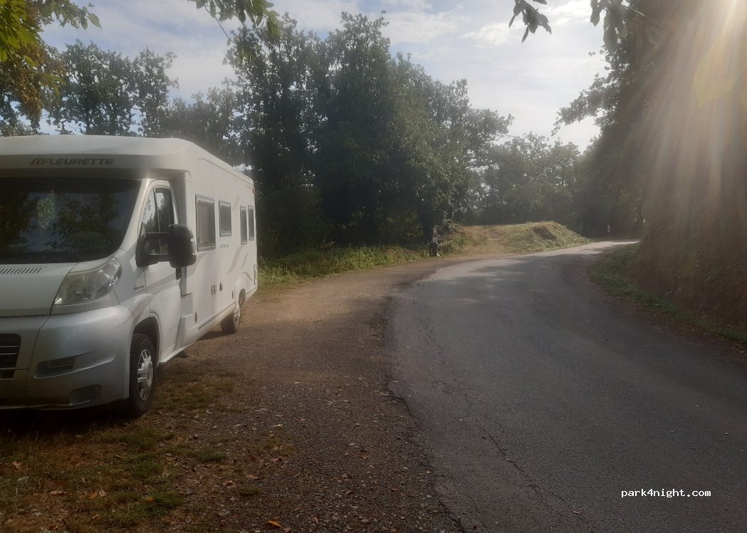 (63390) Châteauneuf-les-Bains - Unnamed Road — foto 2